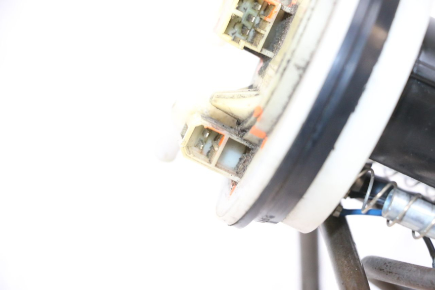 photo de BENZINPUMPE PEUGEOT SATELIS COMPRESSOR K15 125 (2006 - 2009) - Alternative Perspektive