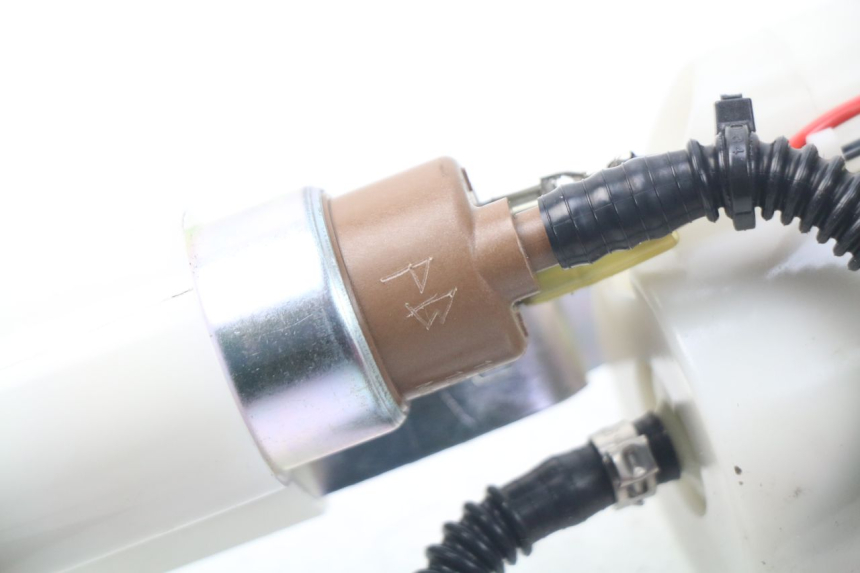 photo de BENZINPUMPE PEUGEOT SATELIS 300 (2012 - 2015) - Details der Befestigungspunkte