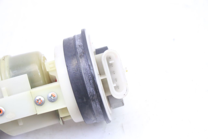 photo de BENZINPUMPE PEUGEOT SATELIS 250 (2006 - 2012) - Detailansicht des Bauteils