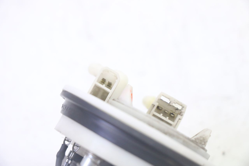 photo de KRAFTSTOFFPUMPE PEUGEOT SATELIS 125 (2010 - 2012) - Zoom auf Gebrauchszustand