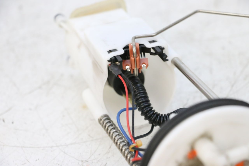 photo de BENZINPUMPE PEUGEOT SATELIS 125 (2013 - 2018) - Detailansicht des Bauteils