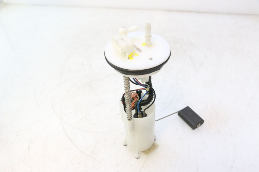 photo de BENZINPUMPE PEUGEOT SATELIS 125 (2013 - 2018) - Zoom auf Gebrauchszustand