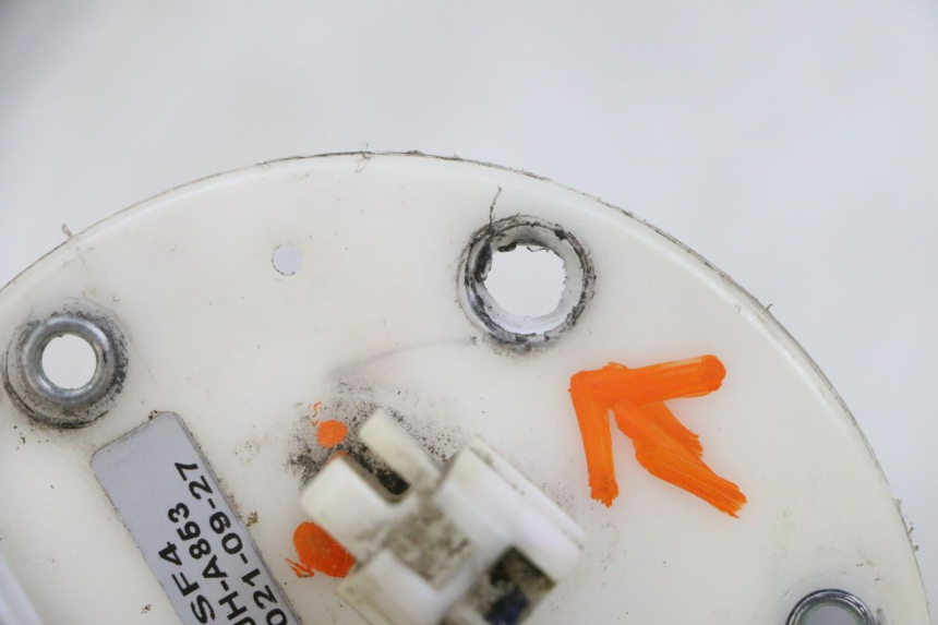 photo de BENZINPUMPE PEUGEOT SPEEDFIGHT 4 4T EFI 50 (2021 - 2025) - Zoom auf Gebrauchszustand