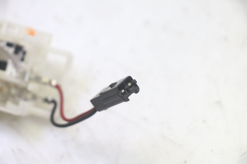 photo de BENZINPUMPE YAMAHA TDM ABS 900 (2002 - 2014) - Kennzeichnungen und Originalreferenzen