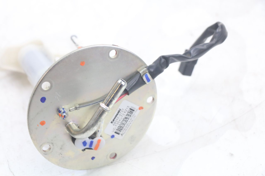 photo de KRAFTSTOFFPUMPE KAWASAKI VERSYS ABS 650 (2015 - 2018) - Technische Nahaufnahme