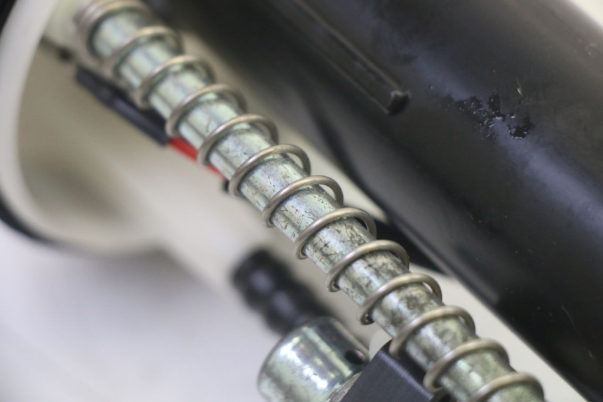 photo de KRAFTSTOFFPUMPE YAMAHA X-MAX XMAX 125 (2010 - 2013) - Oberflächenzustand und Material