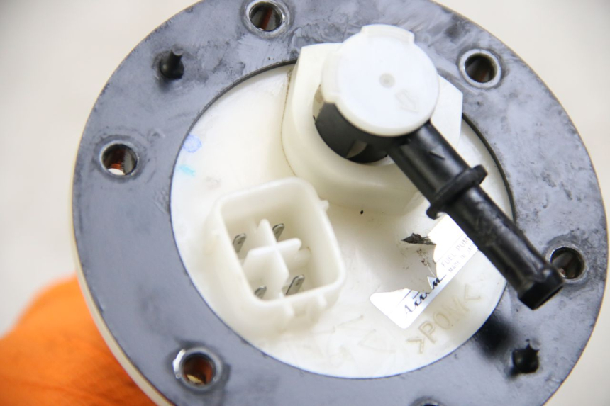 photo de BENZINPUMPE YAMAHA XP T-MAX TMAX 500 (2004 - 2007) - Zoom auf Gebrauchszustand