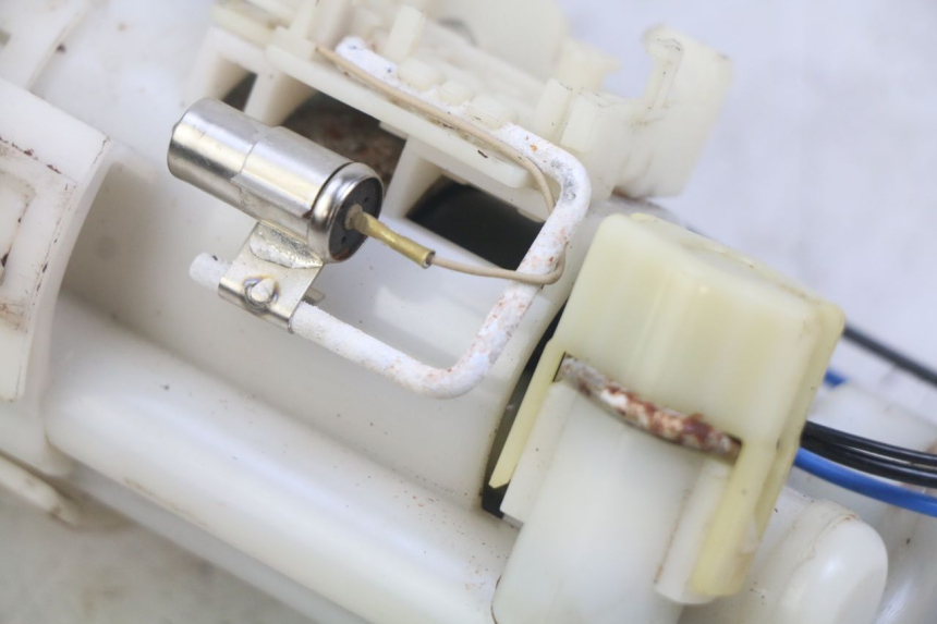 photo de KRAFTSTOFFPUMPE YAMAHA YZF R1 1000 (2007 - 2008) - Alternative Perspektive