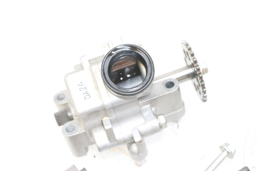 photo de ÖLPUMPE  HONDA CB R 1000 (2018 - 2023) - Alternative Perspektive