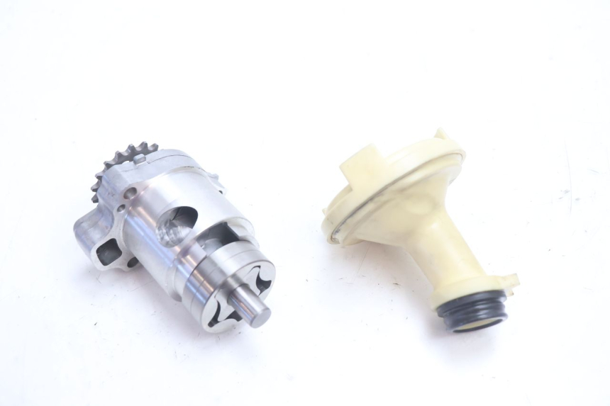 photo de ÖLPUMPE  KAWASAKI ER-6 ER6 N 650 (2005 - 2009) - Detailansicht des Bauteils