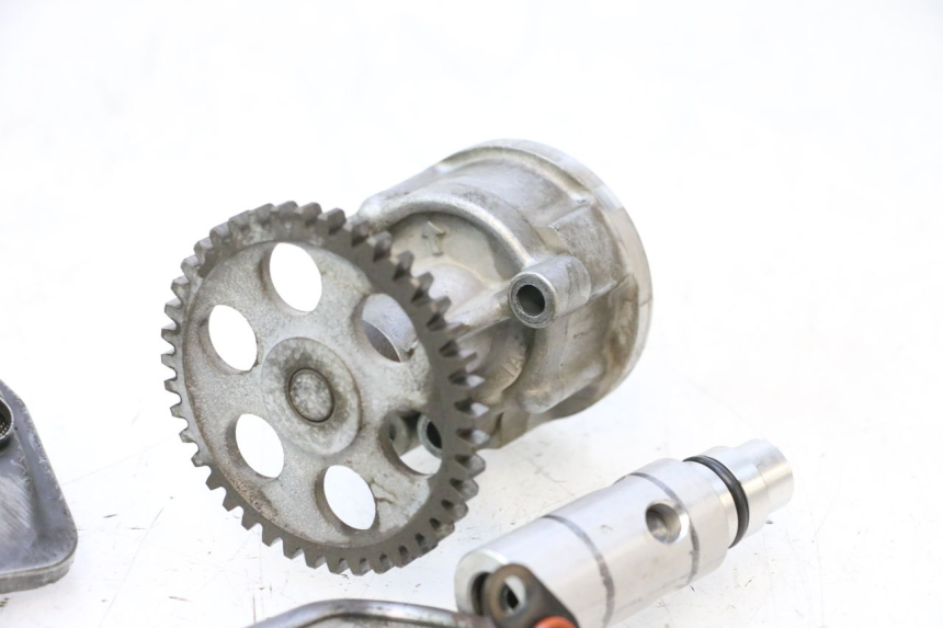 photo de ÖLPUMPE  YAMAHA YZF R GENESIS 750 (1993 - 1998) - Details der Befestigungspunkte