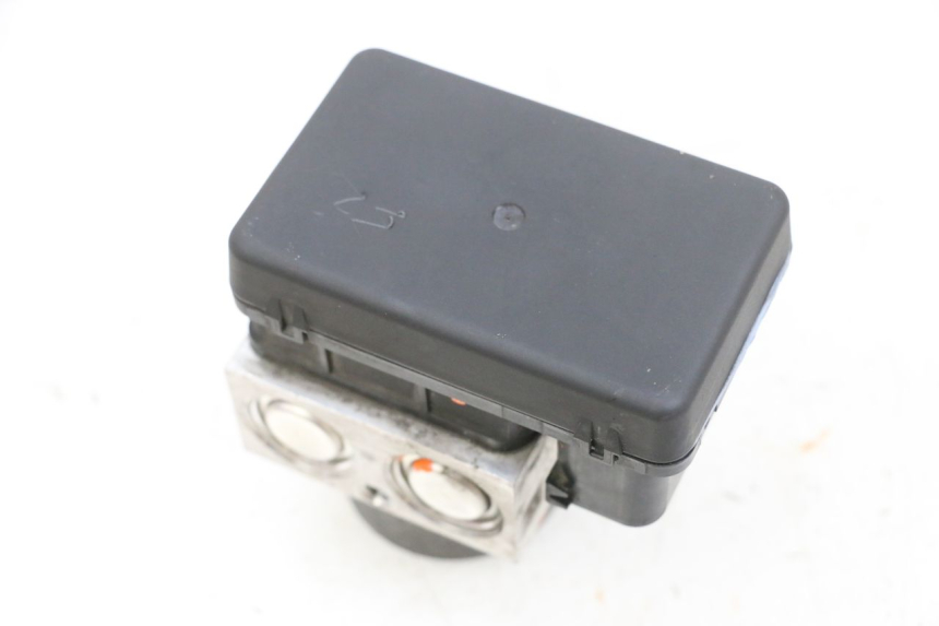 photo de ABS PUMPE SUZUKI BURGMAN 650 (2013 - 2020) - Technische Nahaufnahme