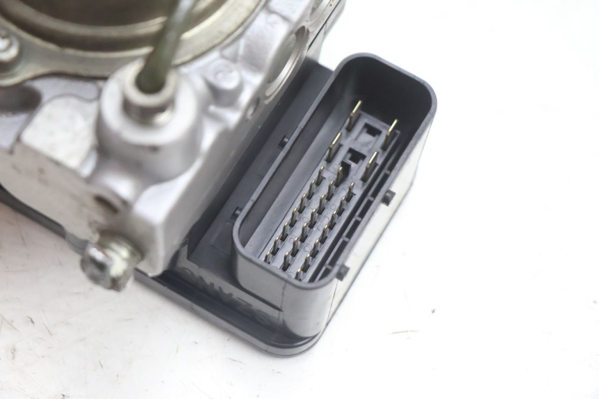 photo de ABS PUMPE SUZUKI BURGMAN EXECUTIVE ABS 650 (2006 - 2012) - Zoom auf Gebrauchszustand