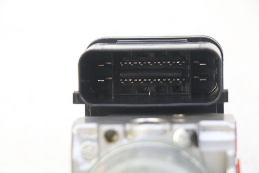 photo de ABS-PUMPE HONDA CB R 1000 (2018 - 2023) - Zoom auf Gebrauchszustand