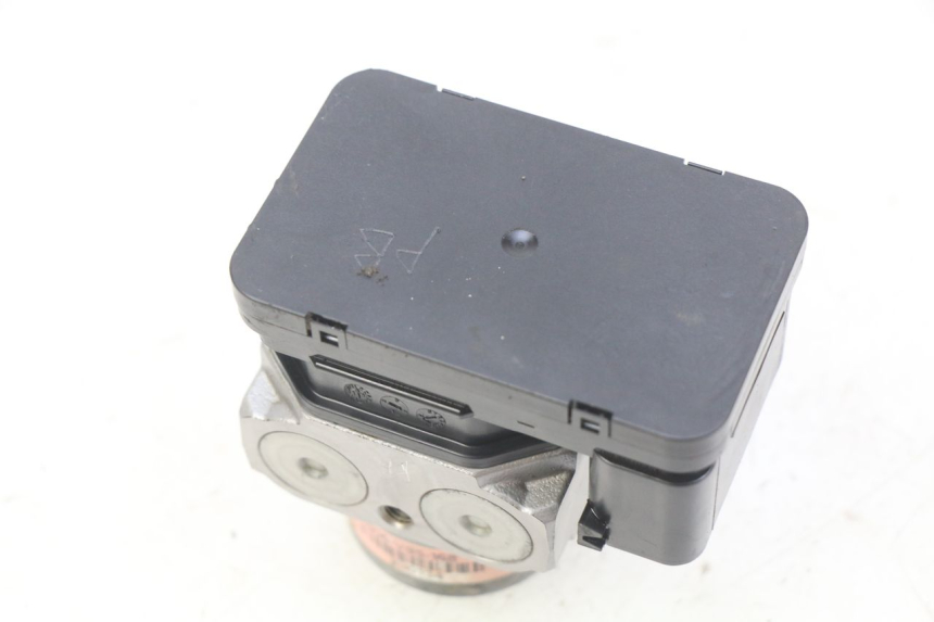 photo de ABS-PUMPE HONDA CB R 1000 (2018 - 2023) - Alternative Perspektive