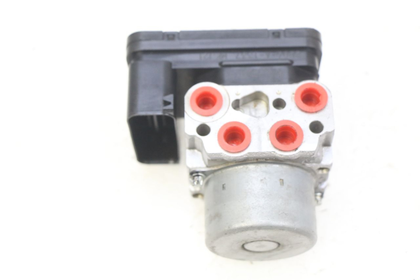 photo de ABS-PUMPE HONDA CB R 1000 (2018 - 2023) - Details der Befestigungspunkte