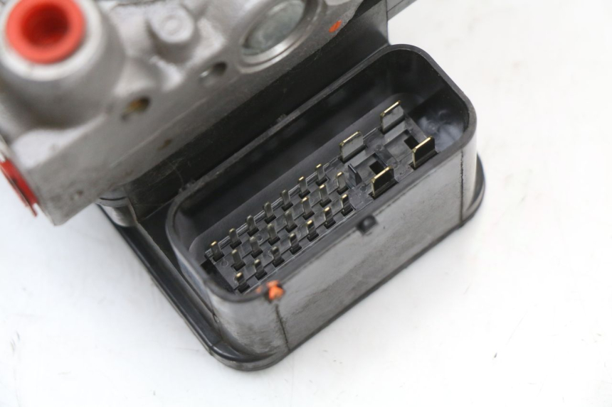 photo de ABS-PUMPE HONDA FES S-WING SWING ABS 125 (2007 - 2015) - Zoom auf Gebrauchszustand