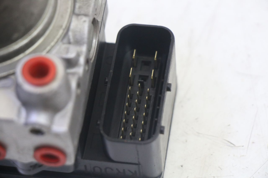 photo de ABS-PUMPE HONDA FES S-WING SWING ABS 125 (2007 - 2015) - Zoom auf Gebrauchszustand