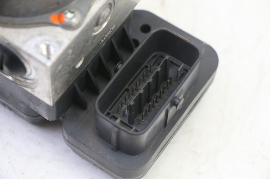 photo de ABS-PUMPE YAMAHA FJR ABS 1300 (2016 - 2020) - Details der Befestigungspunkte