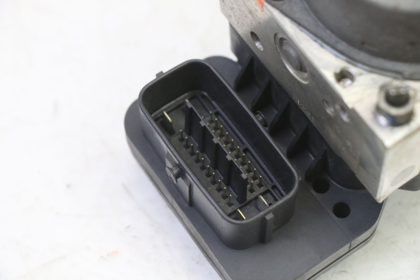 photo de ABS-PUMPE YAMAHA FJR ABS 1300 (2006 - 2012) - Zoom auf Gebrauchszustand