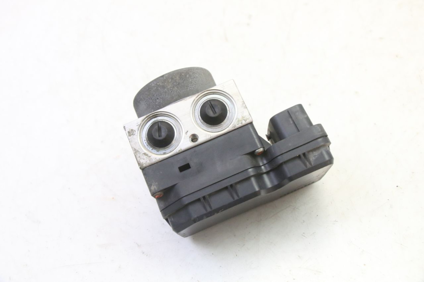 photo de ABS-PUMPE YAMAHA FJR ABS 1300 (2006 - 2012) - Details der Befestigungspunkte