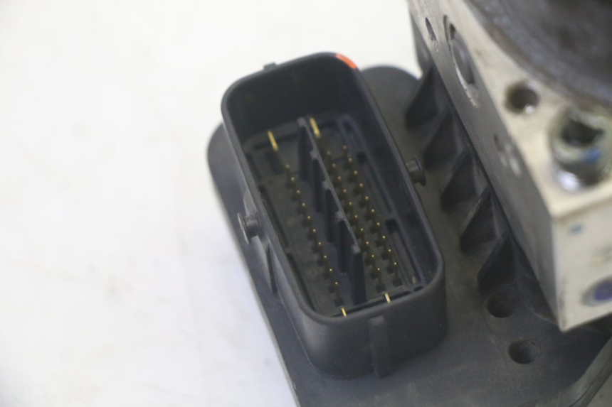 photo de ABS-PUMPE YAMAHA FJR ABS 1300 (2006 - 2012) - Zoom auf Gebrauchszustand