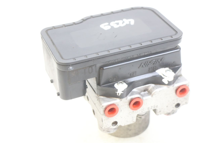 photo de ABS-PUMPE HONDA FJS SILVERWING SILVER WING 400 (2009 - 2016) - Details der Befestigungspunkte