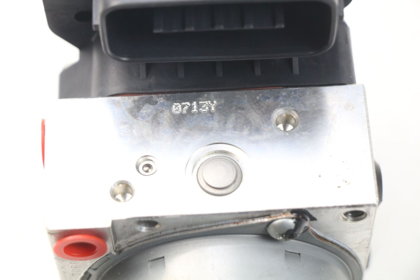 photo de ABS PUMPE YAMAHA FZ8 800 (2010 - 2016) - Alternative Perspektive