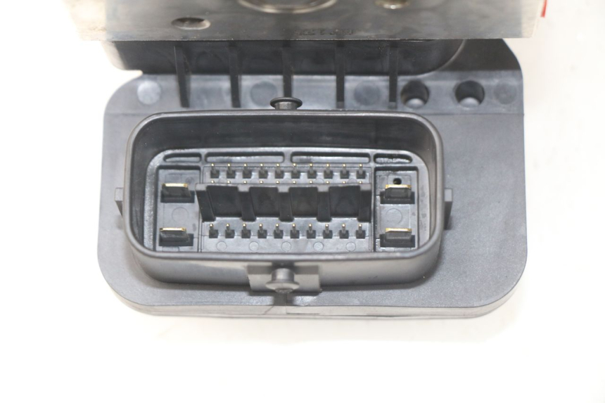 photo de ABS PUMPE YAMAHA FZ8 800 (2010 - 2016) - Technische Nahaufnahme