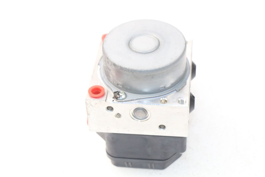 photo de ABS PUMPE YAMAHA FZ8 800 (2010 - 2016) - Details der Befestigungspunkte