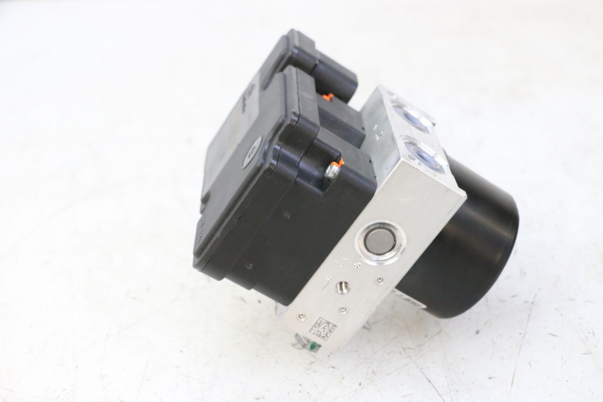 photo de ABS PUMPE PIAGGIO MP3 HPE 310 (2024 - 2025) - Details der Befestigungspunkte