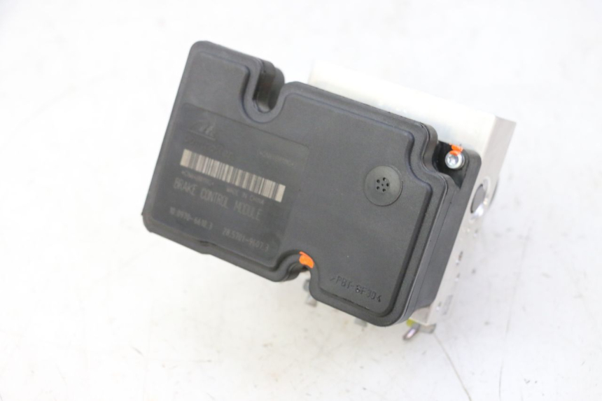 photo de ABS PUMPE PIAGGIO MP3 HPE 310 (2024 - 2025) - Oberflächenzustand und Material