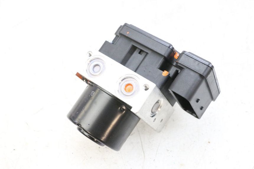 photo de ABS PUMPE PIAGGIO MP3 HPE 300 (2019 - 2026) - Details der Befestigungspunkte