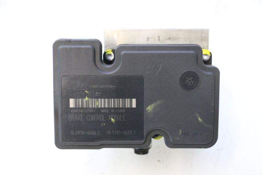 photo de ABS PUMPE PIAGGIO MP3 500 (2016 - 2018) - Zoom auf Gebrauchszustand