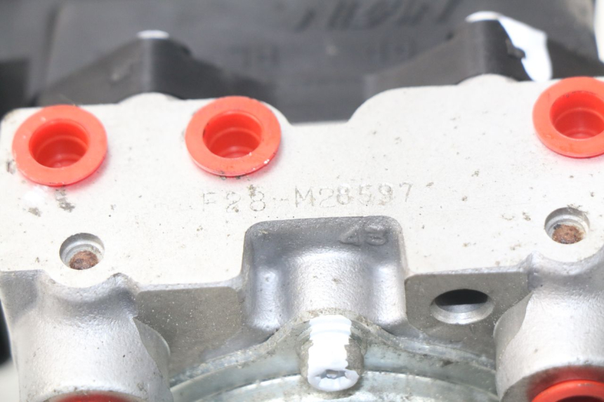 photo de ABS PUMPE HONDA NSS EX FORZA 250 (2005 - 2013) - Details der Befestigungspunkte