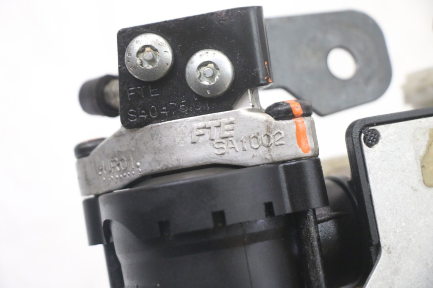 photo de ABS PUMPE PEUGEOT SATELIS COMPRESSOR K15 125 (2006 - 2009) - Details der Befestigungspunkte