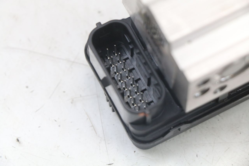 photo de ABS PUMPE ROYAL ENFIELD CONTINENTAL GT 650 (2019 - 2024) - Technische Nahaufnahme