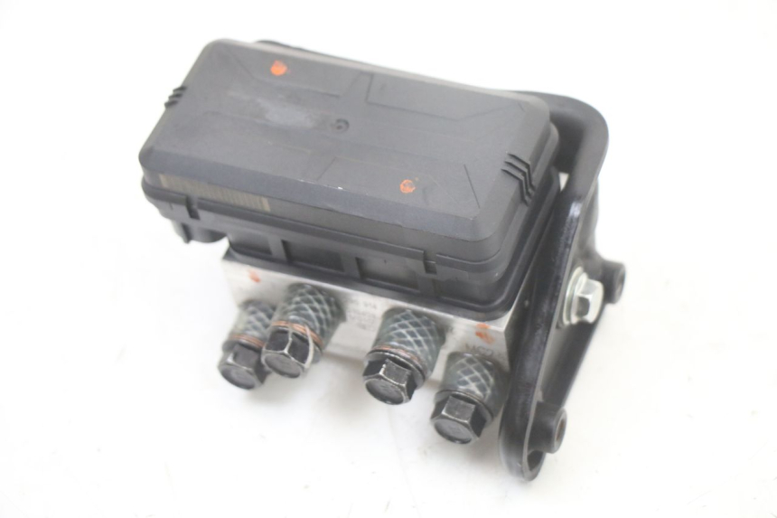 photo de ABS PUMPE ROYAL ENFIELD HYMALAYAN 410 (2016 - 2023) - Details der Befestigungspunkte