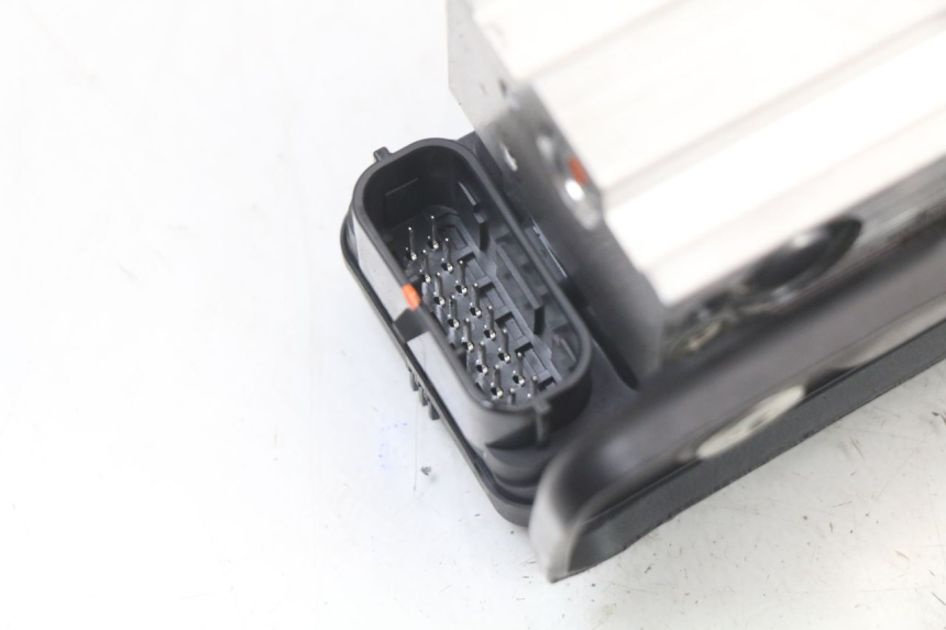 photo de ABS PUMPE ROYAL ENFIELD SCRAM 411 (2022 - 2024) - Details der Befestigungspunkte