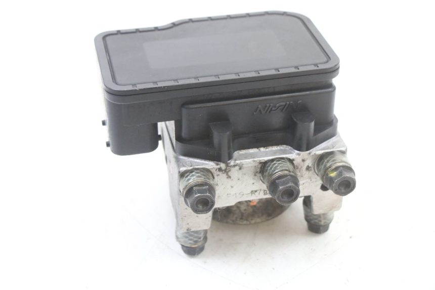 photo de ABS PUMPE PEUGEOT SATELIS 125 (2013 - 2018) - Details der Befestigungspunkte