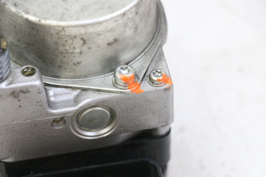 photo de ABS PUMPE PEUGEOT SATELIS 125 (2013 - 2018) - Technische Nahaufnahme