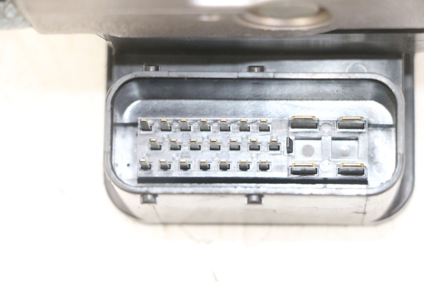 photo de ABS PUMPE PEUGEOT SATELIS 125 (2013 - 2018) - Details der Befestigungspunkte