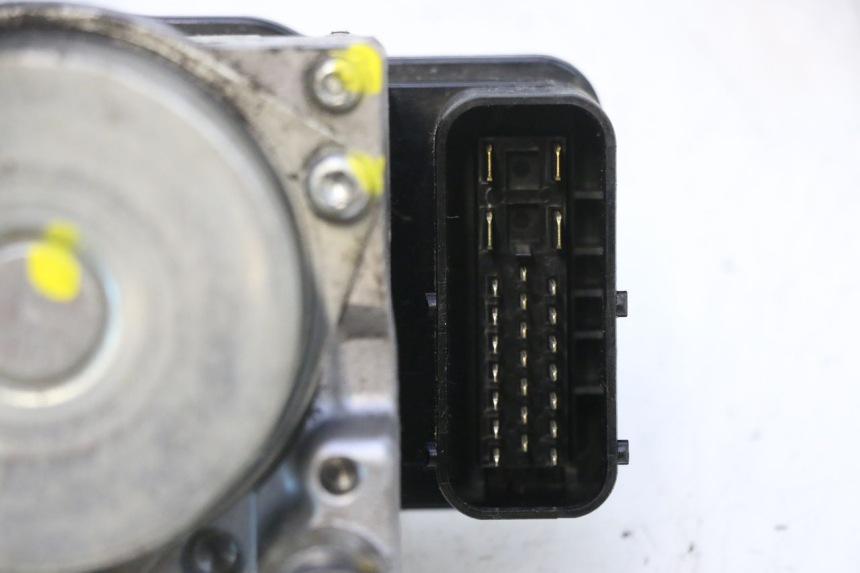 photo de ABS PUMPE PEUGEOT SATELIS 125 (2013 - 2018) - Details der Befestigungspunkte