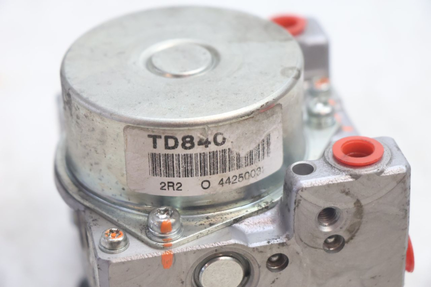 photo de ABS PUMPE PEUGEOT SATELIS 125 (2013 - 2018) - Technische Nahaufnahme