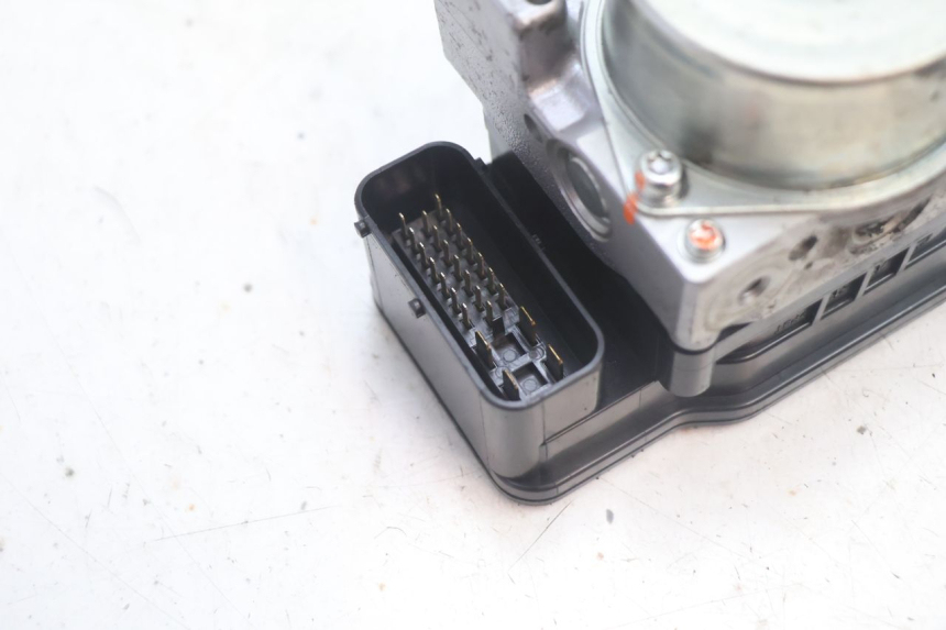 photo de ABS PUMPE PEUGEOT SATELIS 125 (2013 - 2018) - Details der Befestigungspunkte