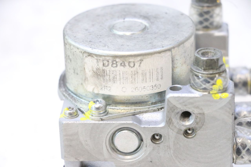 photo de ABS PUMPE PEUGEOT SATELIS 125 (2013 - 2018) - Zoom auf Komponenten