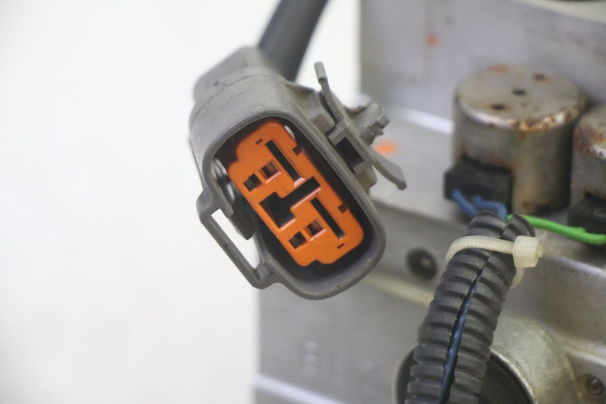 photo de ABS PUMPE YAMAHA TDM ABS 900 (2002 - 2014) - Details der Befestigungspunkte