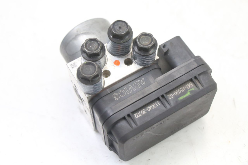 photo de ABS PUMPE YAMAHA TRACER 7 700 (2020 - 2024) - Alternative Perspektive