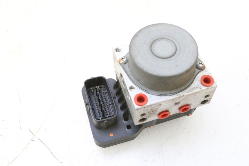 photo de ABS-PUMPE YAMAHA X-MAX XMAX 125 (2010 - 2013) - Zoom auf Gebrauchszustand