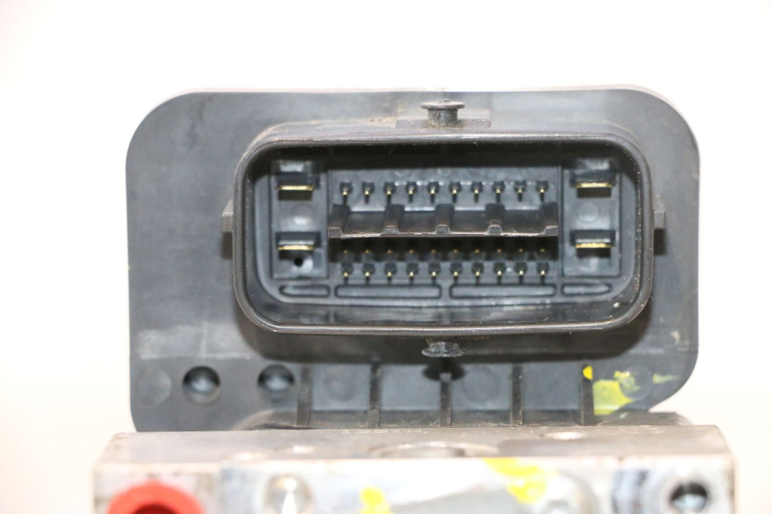 photo de ABS-PUMPE YAMAHA X-MAX XMAX 125 (2010 - 2013) - Zoom auf Gebrauchszustand